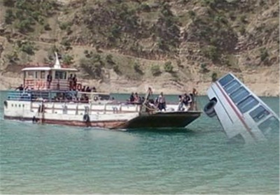 سقوط مینی‌بوس در دریاچه سد کارون 3